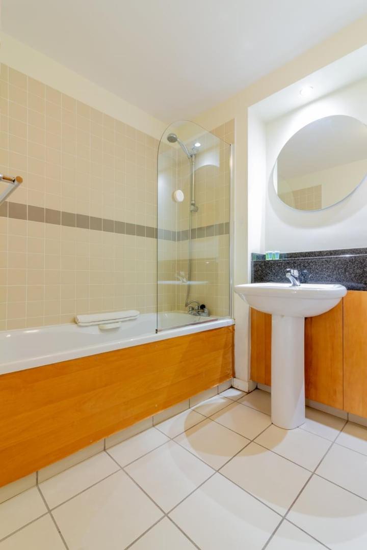 Apartament Guestready - Luminous Elegance In Barrow Street Dublin Zewnętrze zdjęcie